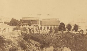 Edificio moderno y vista de Hong Kong de Felice Beato