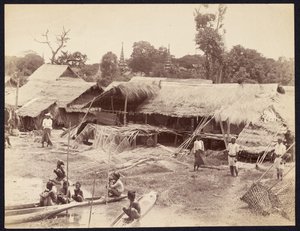 [Aldea nativa a lo largo del río Irrawaddy] de Felice Beato