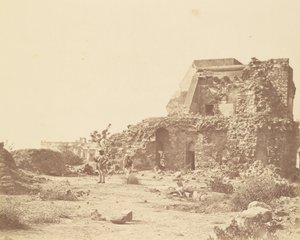 Observatorio y Batería con la Casa de Hindoo Rao en la distancia de Felice Beato