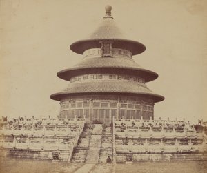 Templo Sagrado del Cielo donde el Emperador sacrifica una vez al año, en la ciudad china de Pekín, octubre de 1860 de Felice Beato