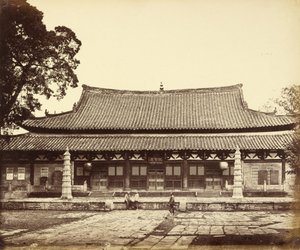 [Templo en el barrio tártaro, Cantón, China] de Felice Beato