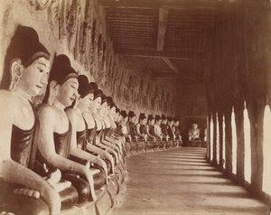 Los cuarenta y nueve Gautamas en el templo de Sagaing