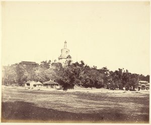 [La Gran Pagoda del Palacio Imperial de Invierno, Pekín] de Felice Beato