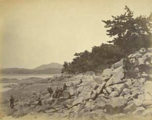 La isla de Boisee. El fondeadero de la Flota Asiática de EEUU. de Felice Beato