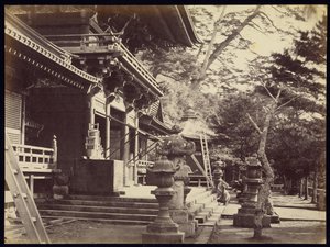 Templo de Hatchiman, Kamakura de Felice Beato
