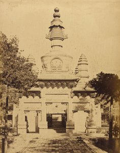 Monumento tibetano en el Templo Lama cerca de Pekín, agosto de 1860 de Felice Beato