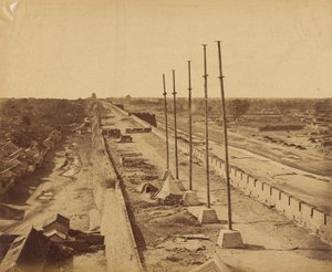 Parte Superior del Muro desde la Puerta Antin tomada por las Tropas Británicas y Francesas, 21 de Octubre de 1860 de Felice Beato