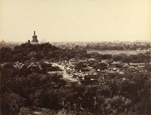 [Vista de los Jardines y el Templo Budista de Pekín] de Felice Beato