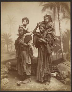 Beduinos llevando a sus hijos de Félix Bonfils