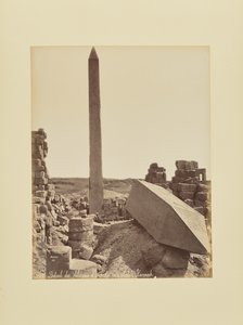 Detalle de los obeliscos y el patio de las cariátides - Karnak de Félix Bonfils