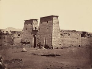 Vista general del templo de Ramsés III, Karnak, Tebas de Félix Bonfils