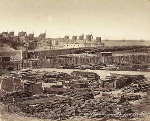 Patio para materiales de construcción, molinos de viento en el fondo, en Alejandría, Egipto de Félix Bonfils