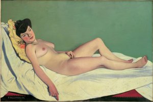 Mujer desnuda acostada sobre una sábana blanca, cojín amarillo