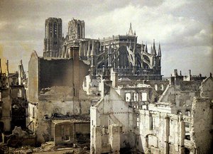 La Catedral Notre-Dame de Reims, Marne, Francia, 1917 de Fernand Cuville