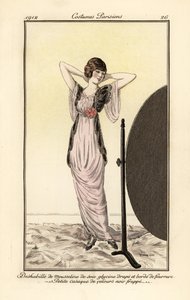 Mujer con vestido de muselina de seda lila con chaleco de terciopelo negro mirándose en un espejo de Fernand Siméon