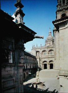 Fachada sur y la Plaza de Praterías de Fernando de Casas Novoa