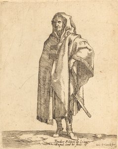 Soldado de pie con una capa larga
