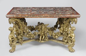 Mesa de marquetería sobre base de madera de tilo tallada y dorada, 1689