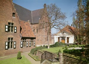 Vista de la Casa de la Abadesa, el refectorio y un dormitorio