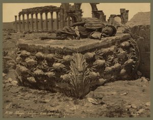 Vista de la Gran columnata, Palmira, c.1875 (impresión de albúmina) de Félix Bonfils