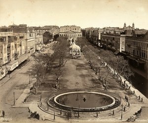 Alejandría, Egipto: Plaza de los Cónsules, con una gran fuente redonda de Félix Bonfils