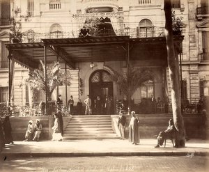 Entrada al Hotel Shepheard en El Cairo