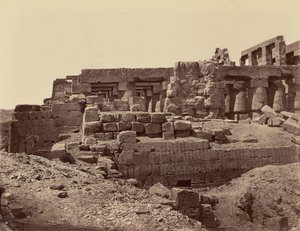 Ruinas del 3er pilono del Templo (sureste) lado izquierdo (Karnak) Tebas de Félix Bonfils