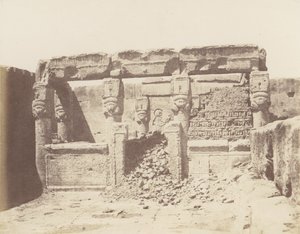 Dendérah Tentyris, Templo de Athôr - Santuario Colocado en el Ángulo Sur-O..., 1851-52, impreso 1853-54 de Félix Teynard