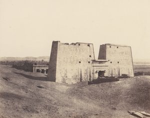 Edfou Apollonopolis Magna, Vista general del templo, 1851-52, impreso 1853-54 de Félix Teynard