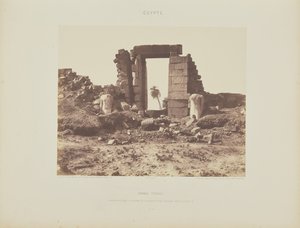 Karnak (Tebas). Primer Pilón - Ruinas de la Puerta y los Colosos, vistos desde el Punto E de Félix Teynard