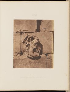 Tafah (Taphis). Construcciones con base curva - Figura de un nicho tallado