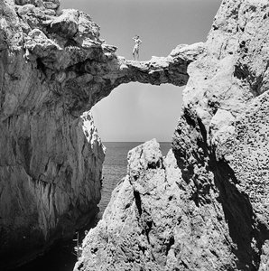 Arco natural en Aspra de Fosco Maraini