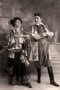 Lily Elsie y Joseph Coyne en La Viuda Alegre, 1908 de Foulsham and Banfield