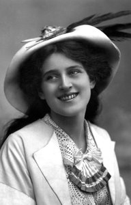 Zena Dare 1887-1975, actriz inglesa, 1908 de Foulsham and Banfield