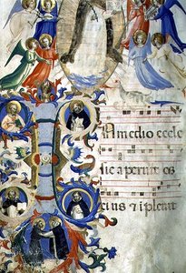 Ms 558 f.67v San Domingo rodeado de ángeles músicos sobre una inicial historiada I que representa (en el sentido de las agujas del reloj) a SS. Agustín, Ambrosio, Pedro Mártir, Gregorio y Jerónimo, de un Gradual, principios de la década de 1430