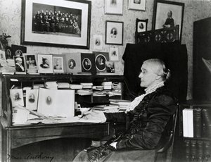 Susan Brownell Anthony 1899 (foto en blanco y negro)