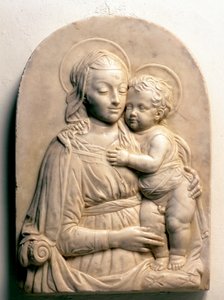 La Virgen con el Niño. Bajo relieve en mármol