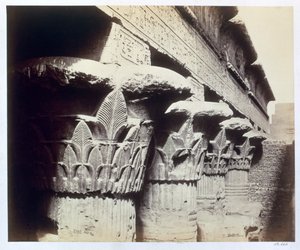 Los capiteles del pórtico, Templo de Jnum, Esna, Egipto, 1862 de Francis Bedford