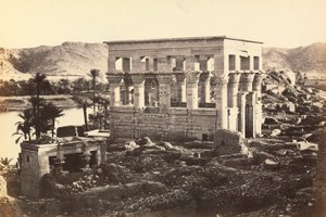 "Egipto y Palestina": pabellón de Trajano en el complejo monumental de Philae, Isla de Agilkia, alrededores de Asuán, Egipto de Francis Frith