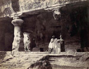 Elefanta desde la cueva de agua, Bahía de Coombe Martin, Watermouth, 1870s de Francis Frith