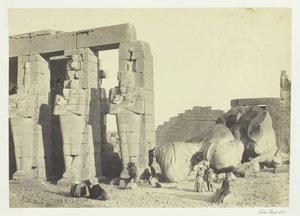 Pilares de Osiris y Gran Coloso Caído, en el Memnonium, Tebas