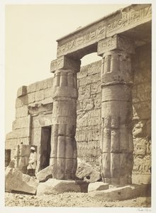 Pórtico del Templo de Goorneh, 1858-62 de Francis Frith