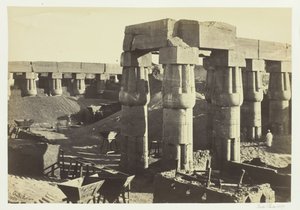 Parte del Gran Templo Las Tiendas del Gobierno, Luxor, 1857