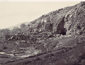 Fuente principal del Jordán, fluyendo desde una cueva cerca de Banias, cerca del sitio de..., ca. 1857