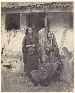 [Tres mujeres de la India Oriental]