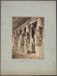 Trichinopoly Horse Court de Francis Frith and Co.