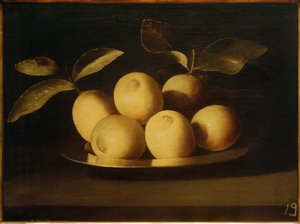 Limones en un plato de plata