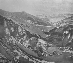 Un barranco empinado cortado por el río Alph a través del glaciar Koettlitz, c1911, 1913 de Frank Debenham