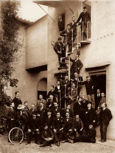 Retrato de los empleados del establecimiento fotográfico de los Hermanos Alinari, en Florencia, 1899 de Fratelli Alinari Fratelli Alinari