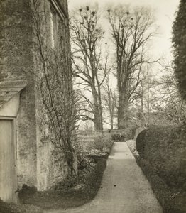 Mansión Kelmscott: En el jardín de Frederick H. Evans